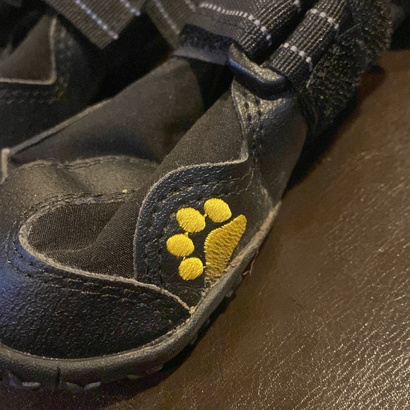 Dog Paw booties in size M (6). - Picture 1 of 5